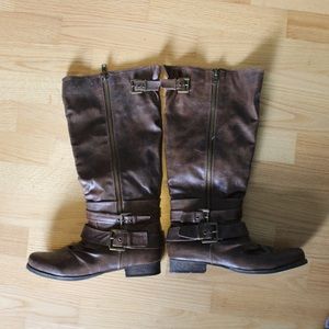 Softmoc boots. Never worn. Size 10